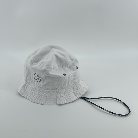 Ser.O.Ya Washed Denim Bucket Hat in White A19 - Picture 2 of 6